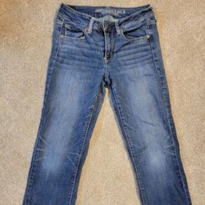 American Eagle Women's 6S Straight Super Stretch Jeans (26x28")